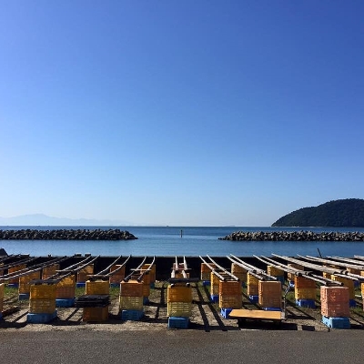 老舗ブランドと瀬戸内海産の原材料商社という